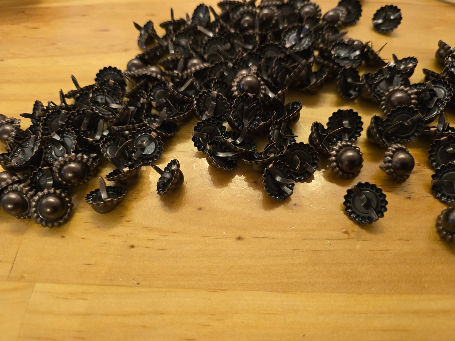 Antique copper scallop‑edge metal brads 5/8" (15 mm)