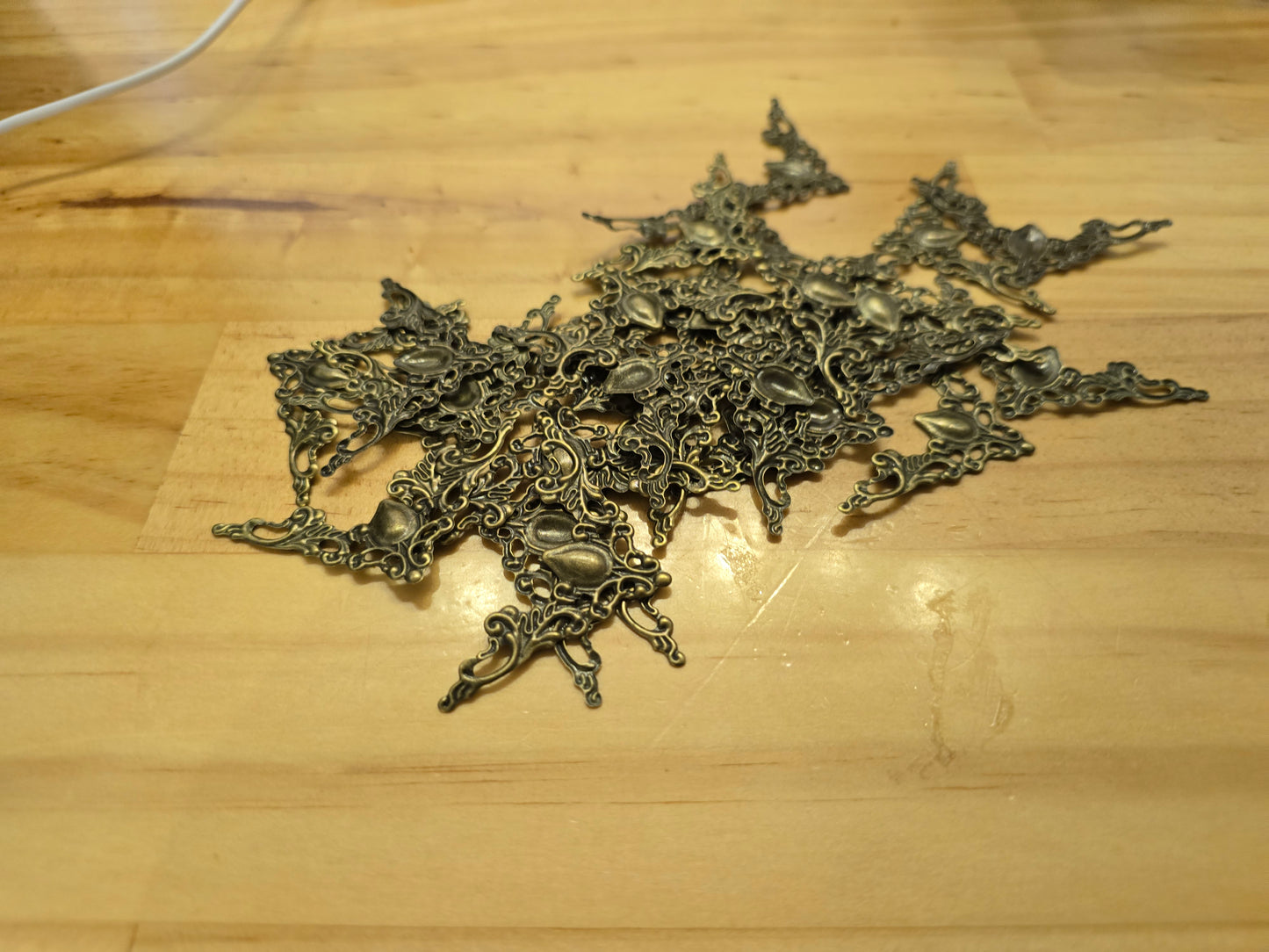 Antique Bronze Filigree Metal Corner Embellishments — 4 cm (1⅝")