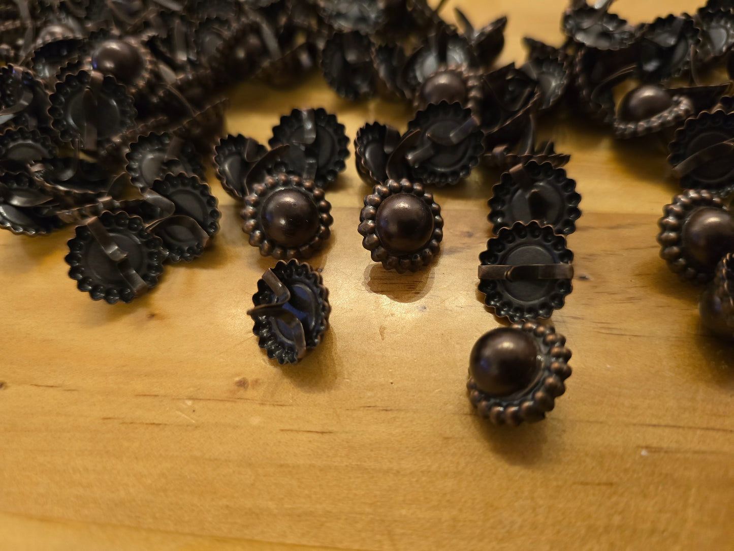 Antique copper scallop‑edge metal brads 5/8" (15 mm)